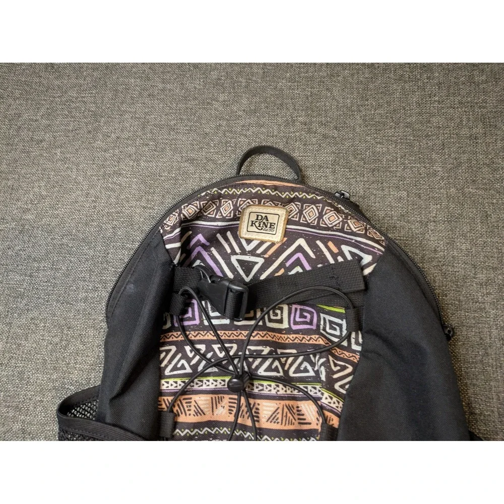 Dakine Wonder 15L Melbourne Backpack Snowboarding , Hiking Geometrical Bag